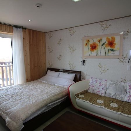 Lapaloma Pension Jeju Buitenkant foto