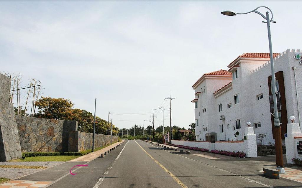 Lapaloma Pension Jeju Buitenkant foto