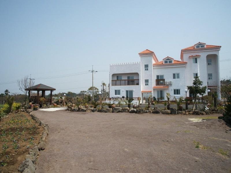 Lapaloma Pension Jeju Buitenkant foto