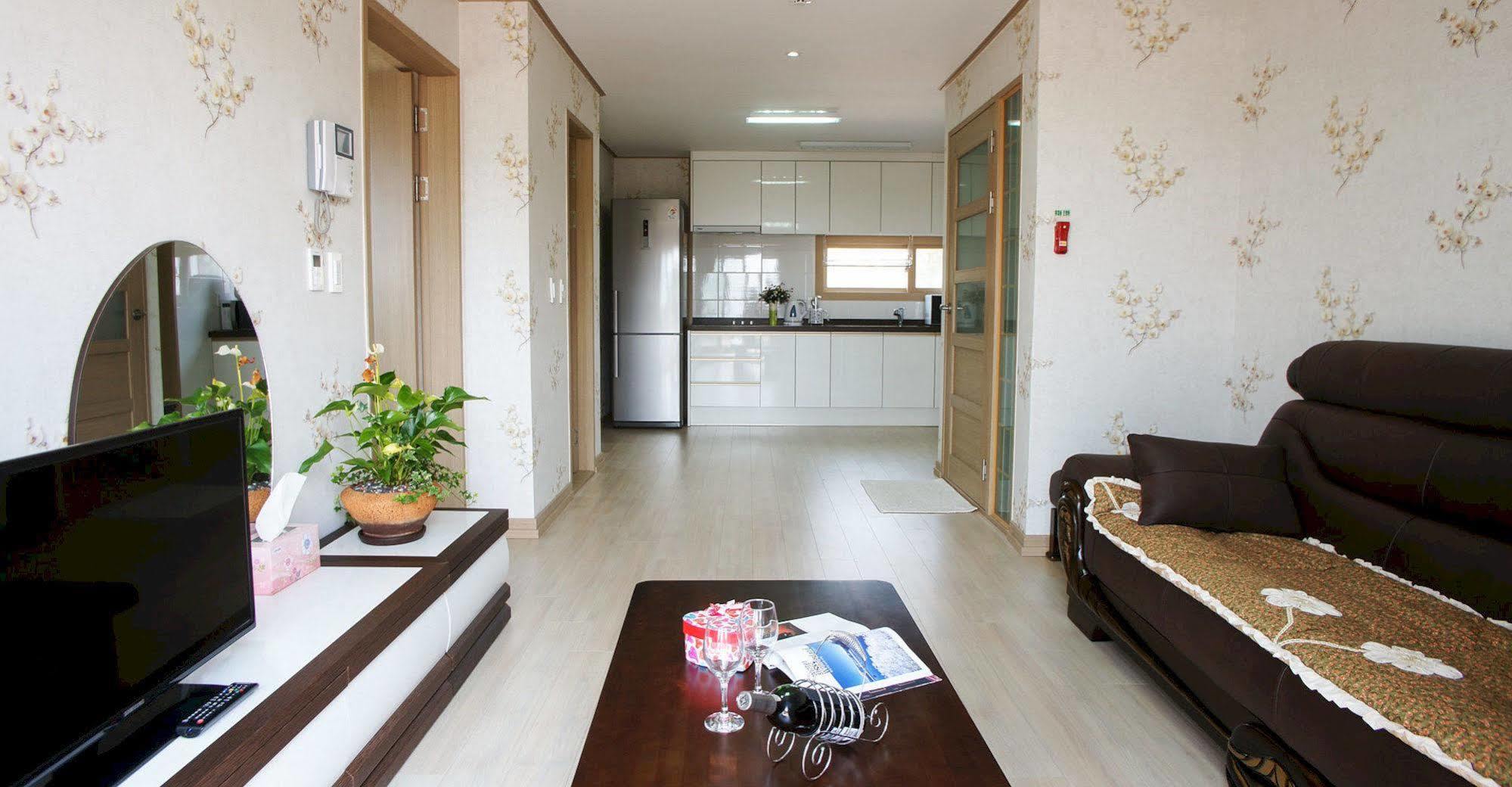 Lapaloma Pension Jeju Buitenkant foto