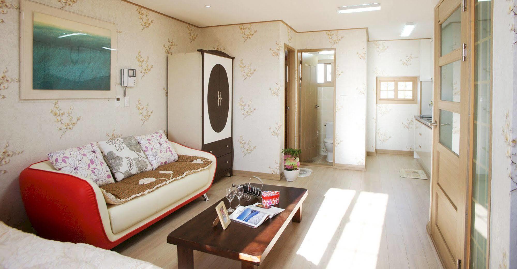 Lapaloma Pension Jeju Buitenkant foto